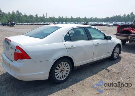 2010 Ford Fusion Hybrid z USA, uszkodzony, nr VIN 3FADP0L37AR283930